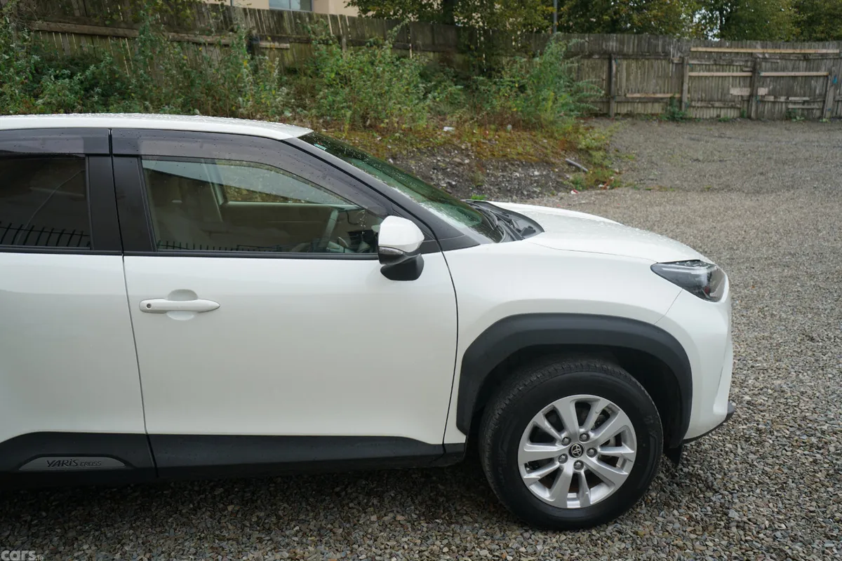 Toyota Yaris Cross SUV, Petrol Hybrid, 2021, White