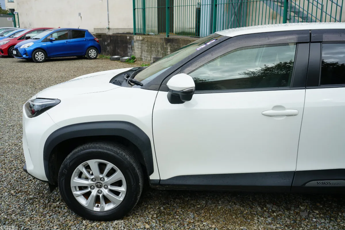 Toyota Yaris Cross SUV, Petrol Hybrid, 2021, White