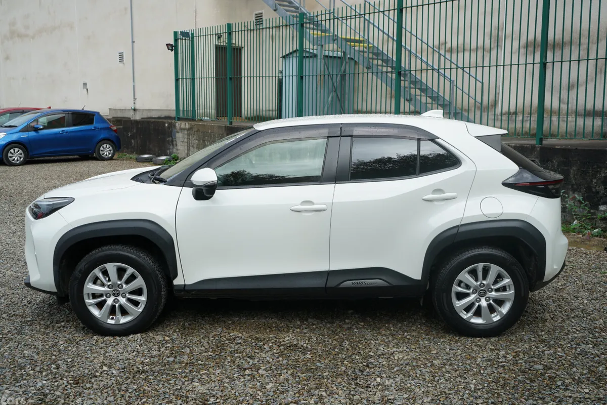 Toyota Yaris Cross SUV, Petrol Hybrid, 2021, White