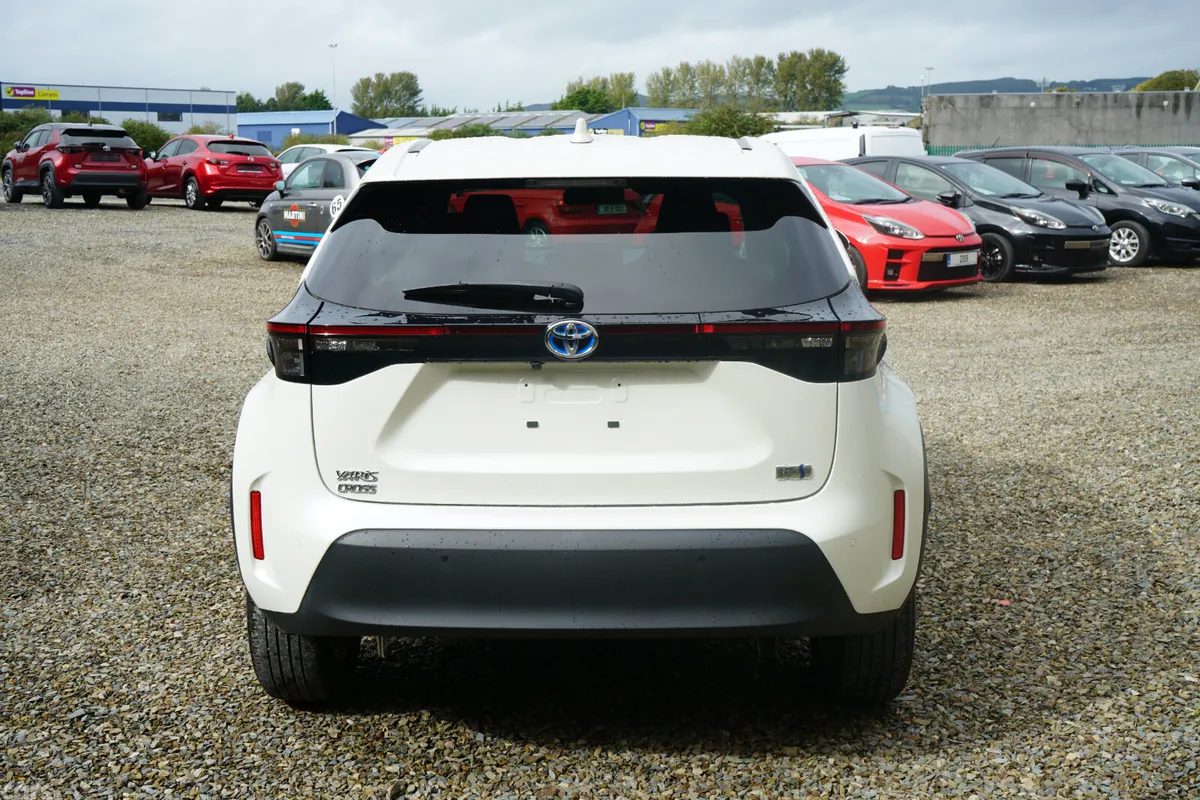 Toyota Yaris Cross SUV, Petrol Hybrid, 2021, White