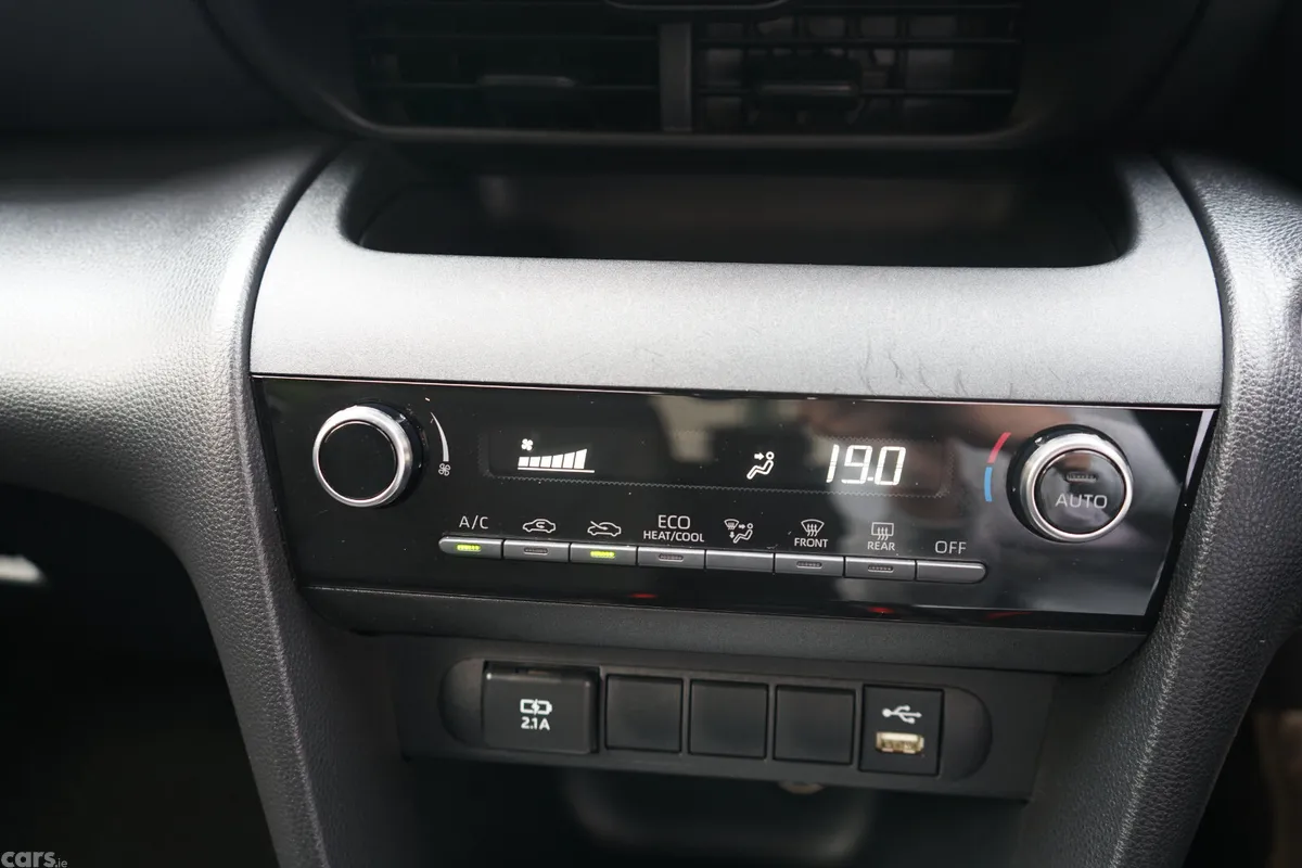 Toyota Yaris Cross SUV, Petrol Hybrid, 2021, White
