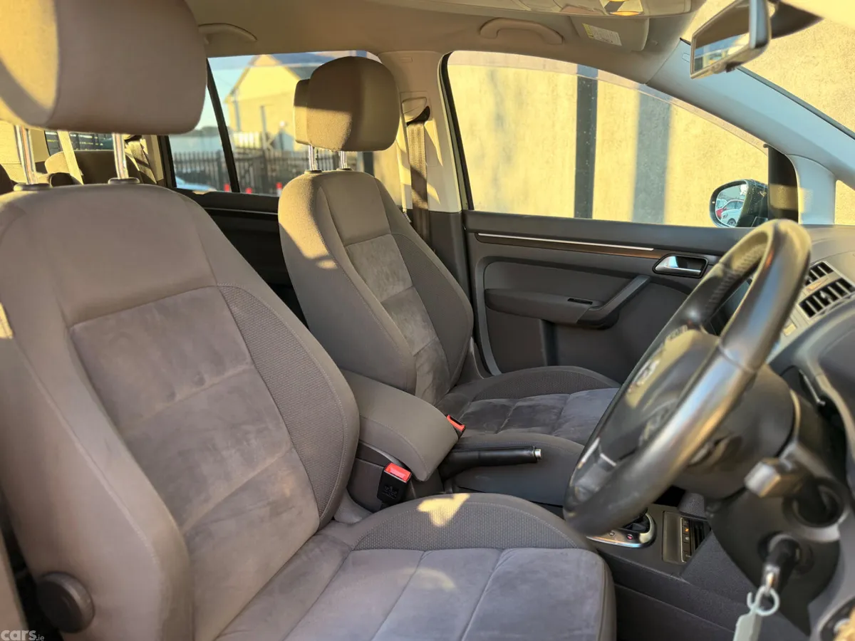 Volkswagen Touran MPV, Petrol, 2013, Blue
