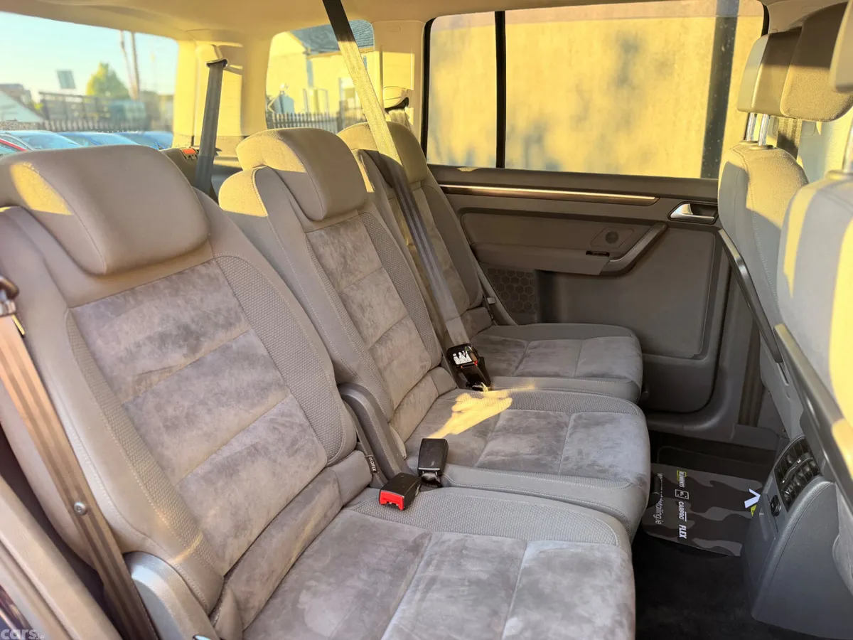 Volkswagen Touran MPV, Petrol, 2013, Blue