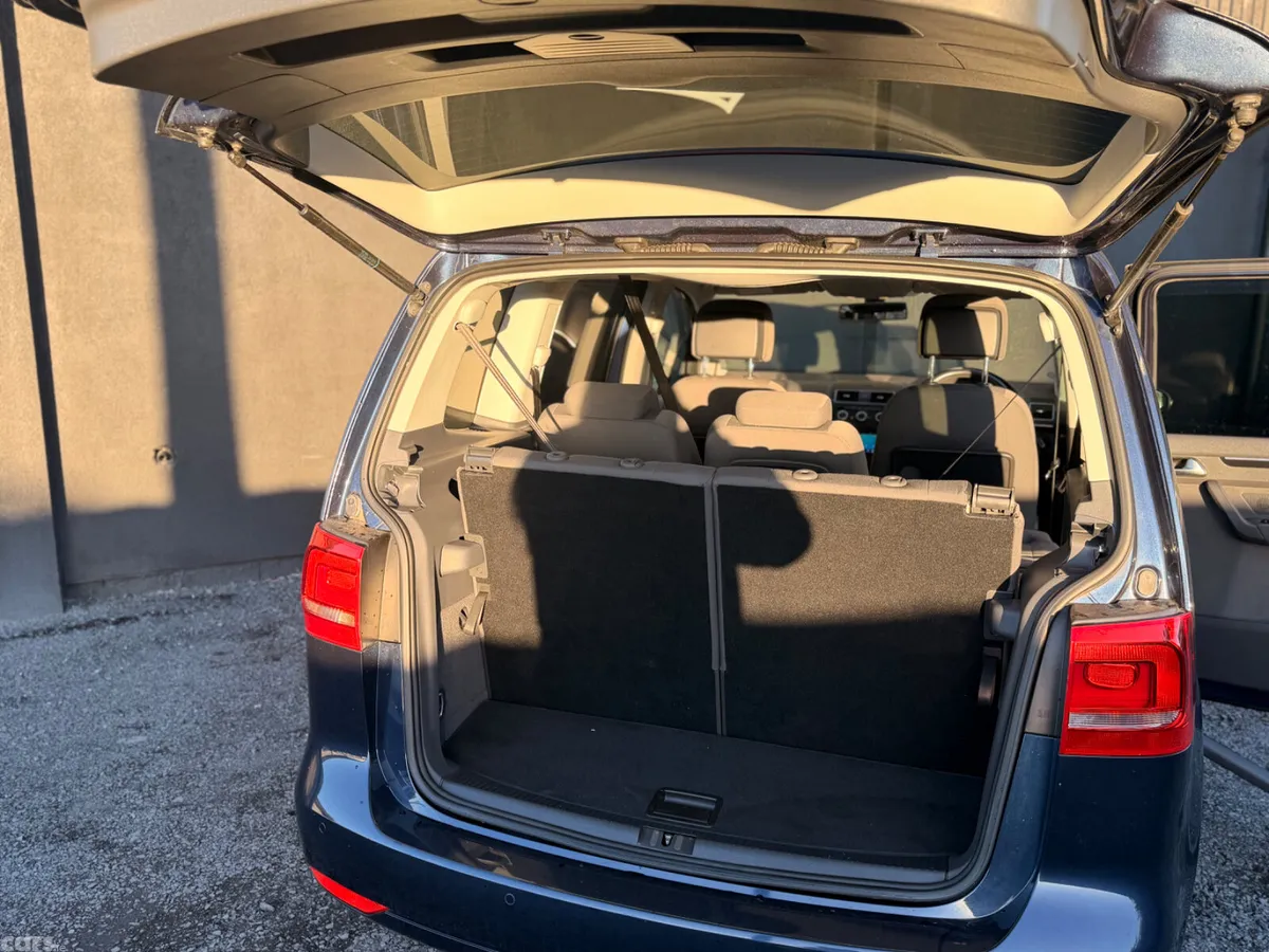 Volkswagen Touran MPV, Petrol, 2013, Blue