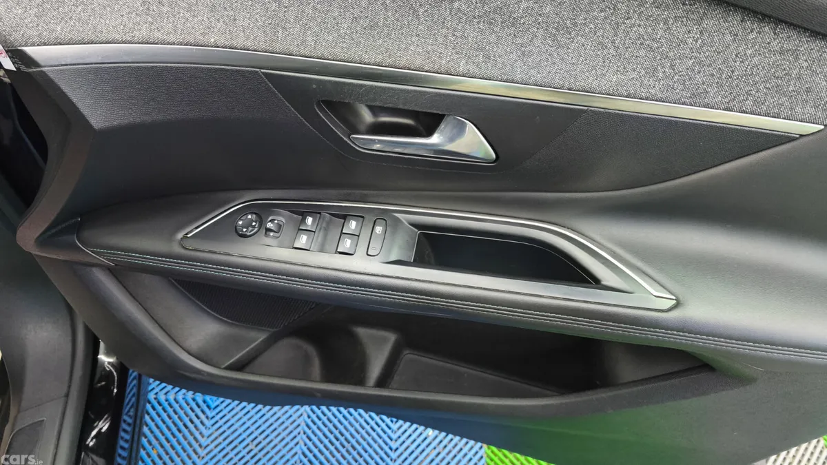 Peugeot 3008 MPV, Diesel, 2022, Black