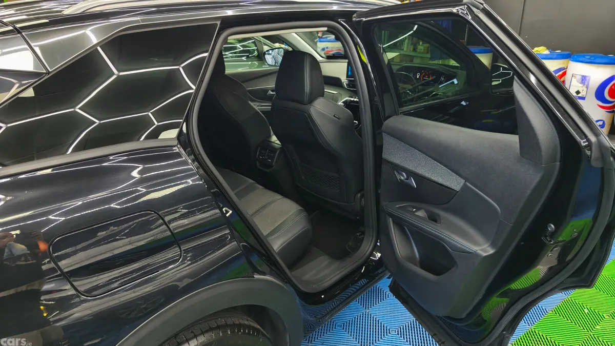 Peugeot 3008 MPV, Diesel, 2022, Black