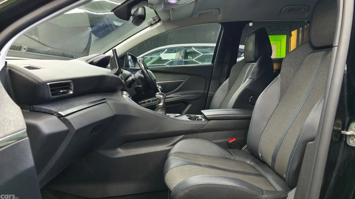 Peugeot 3008 MPV, Diesel, 2022, Black