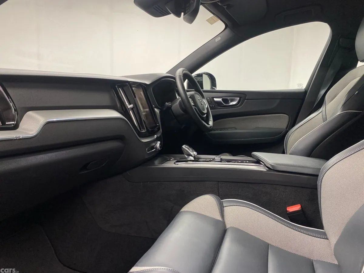 Volvo XC60 SUV, Petrol Plug-in Hybrid, 2024, Grey