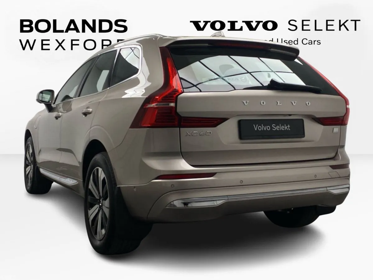 Volvo XC60 SUV, Petrol Plug-in Hybrid, 2023, Gold