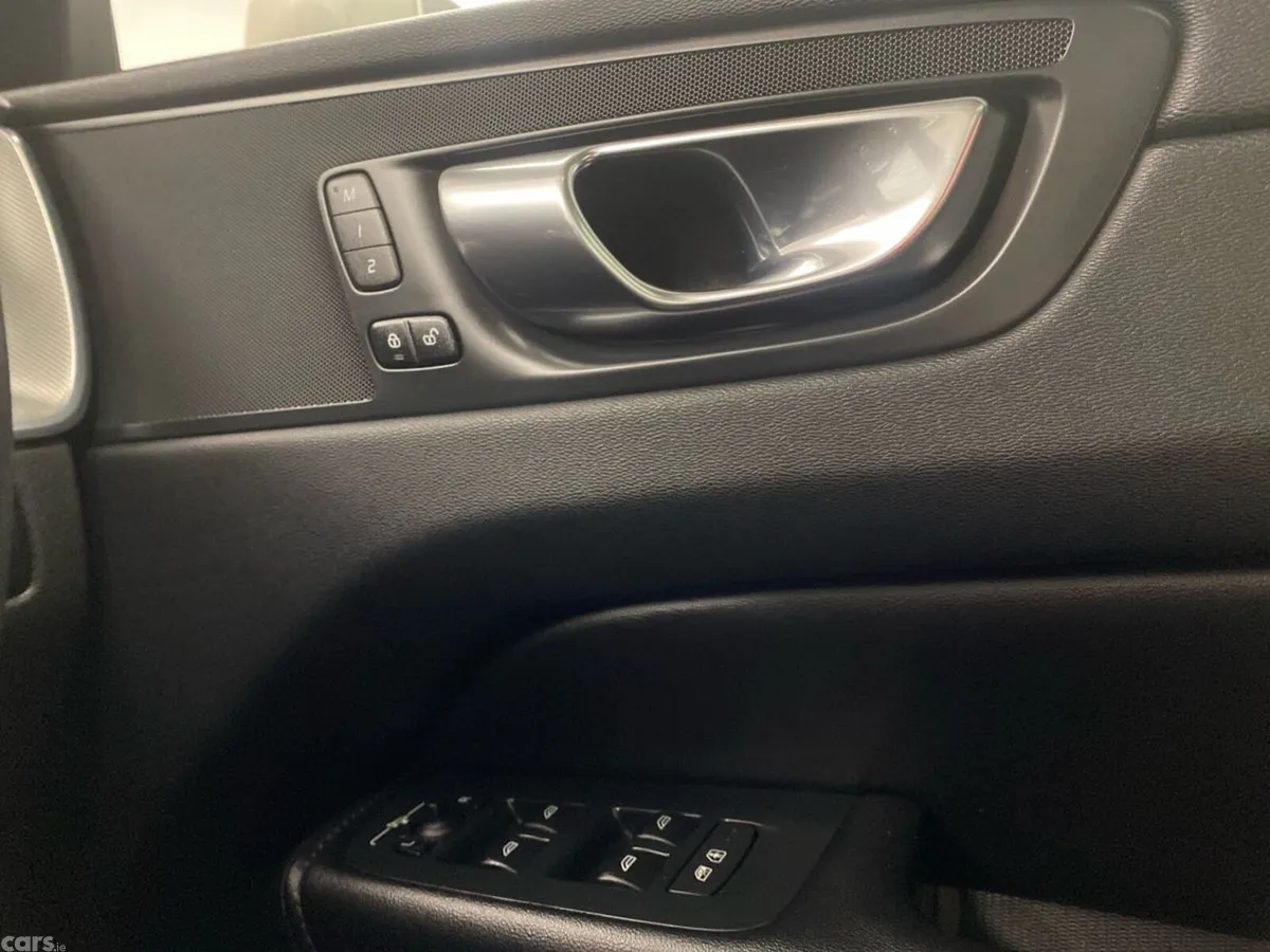 Volvo XC60 SUV, Petrol Plug-in Hybrid, 2023, Gold