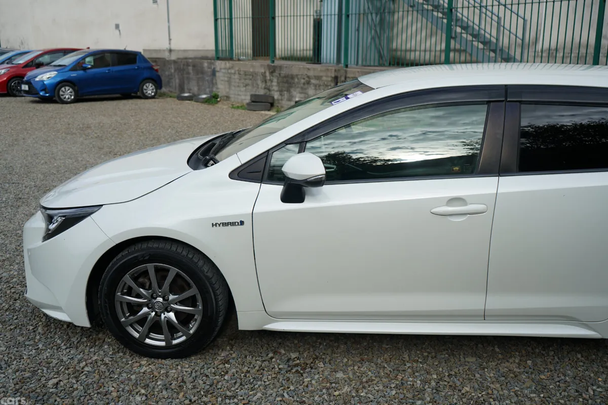 Toyota Corolla Estate, Petrol Hybrid, 2020, White