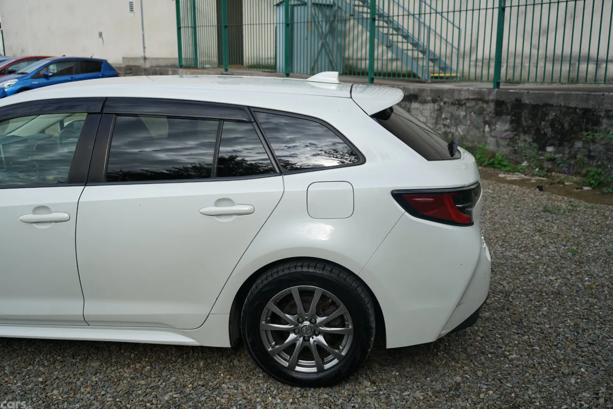 Toyota Corolla Estate, Petrol Hybrid, 2020, White