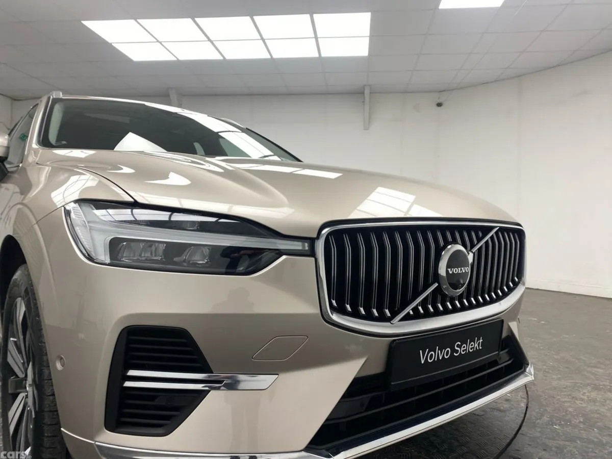 Volvo XC60 SUV, Petrol Plug-in Hybrid, 2023, Gold