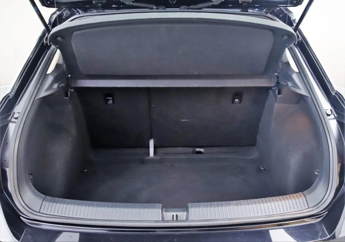 Volkswagen T-Roc SUV, Diesel, 2019, Black