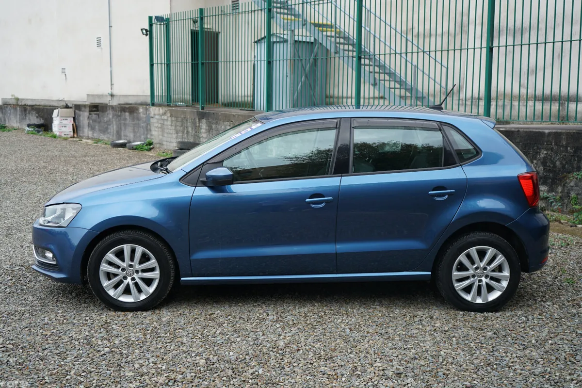 Volkswagen Polo Hatchback, Petrol, 2017, Blue