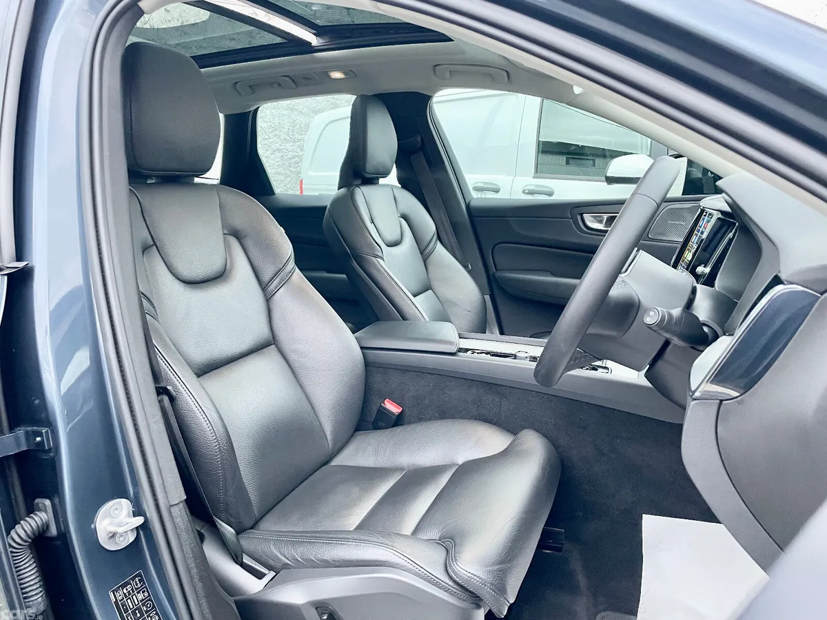 Volvo XC60 SUV, Petrol Plug-in Hybrid, 2024, Blue