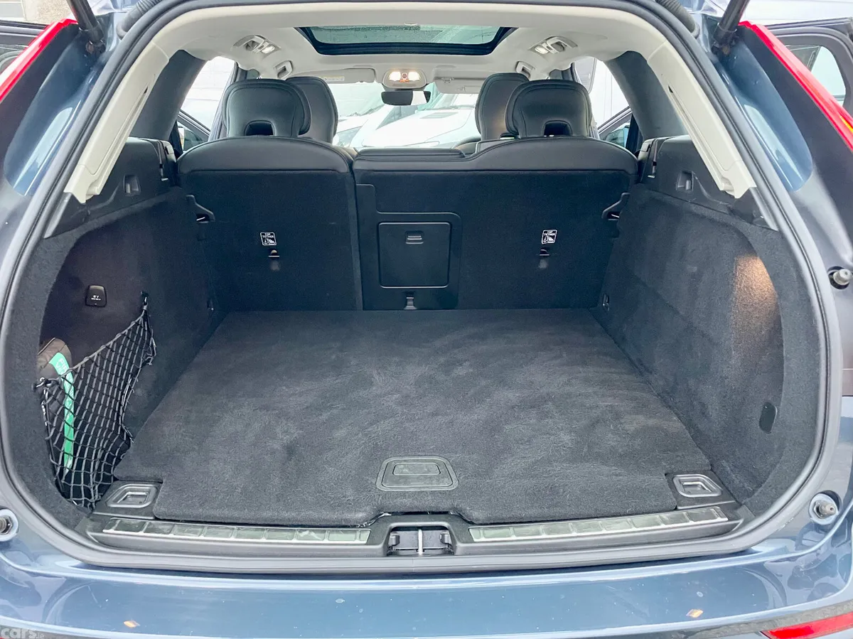 Volvo XC60 SUV, Petrol Plug-in Hybrid, 2024, Blue