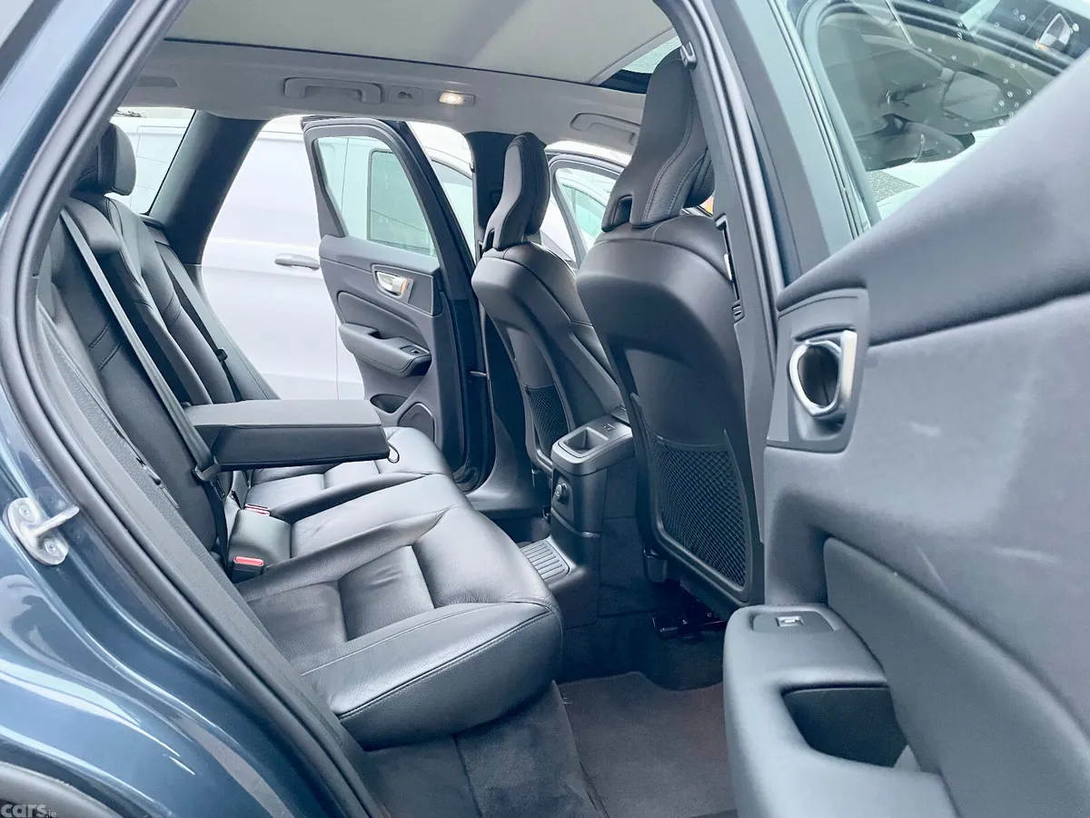 Volvo XC60 SUV, Petrol Plug-in Hybrid, 2024, Blue