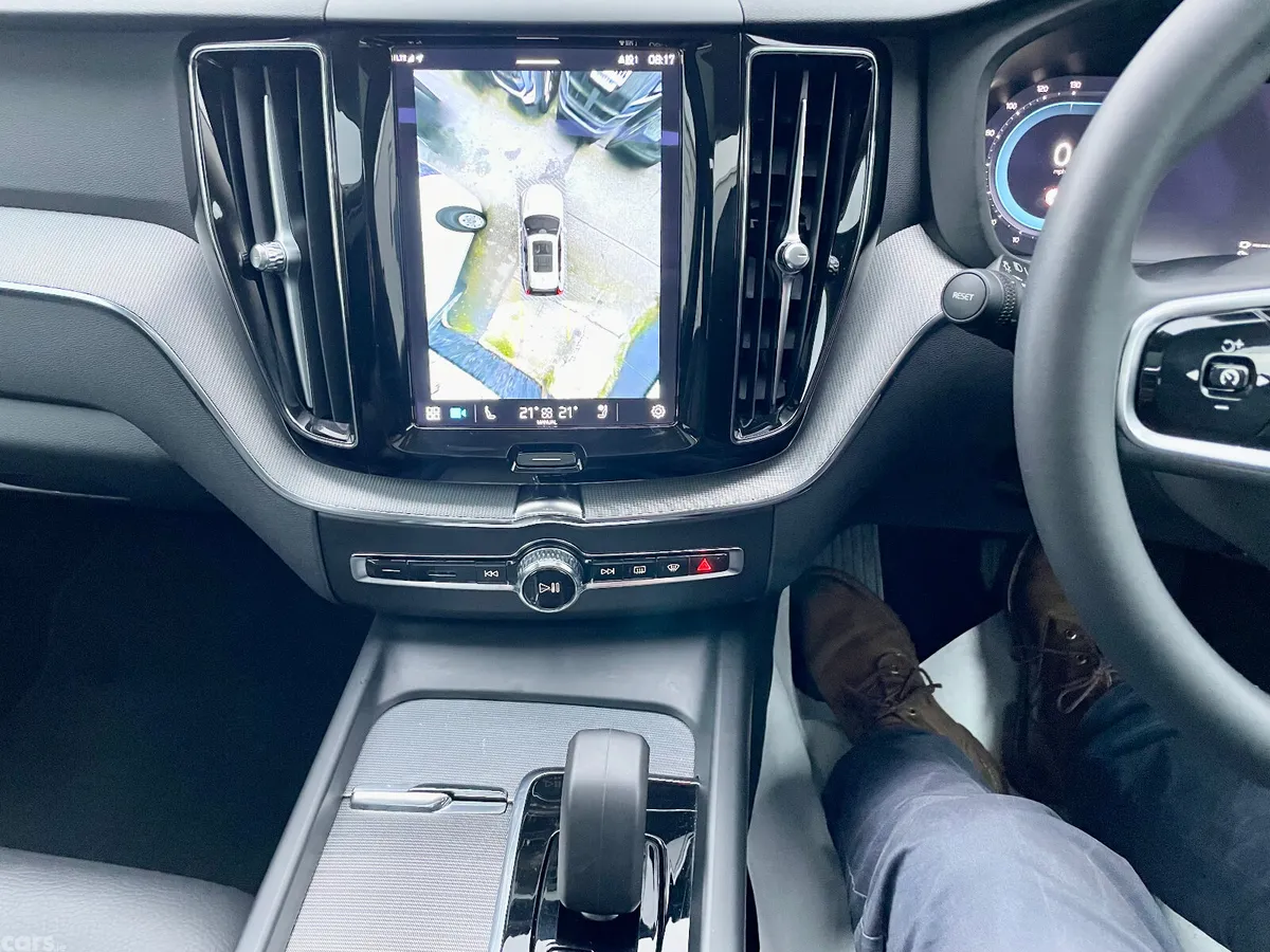 Volvo XC60 SUV, Petrol Plug-in Hybrid, 2024, Blue