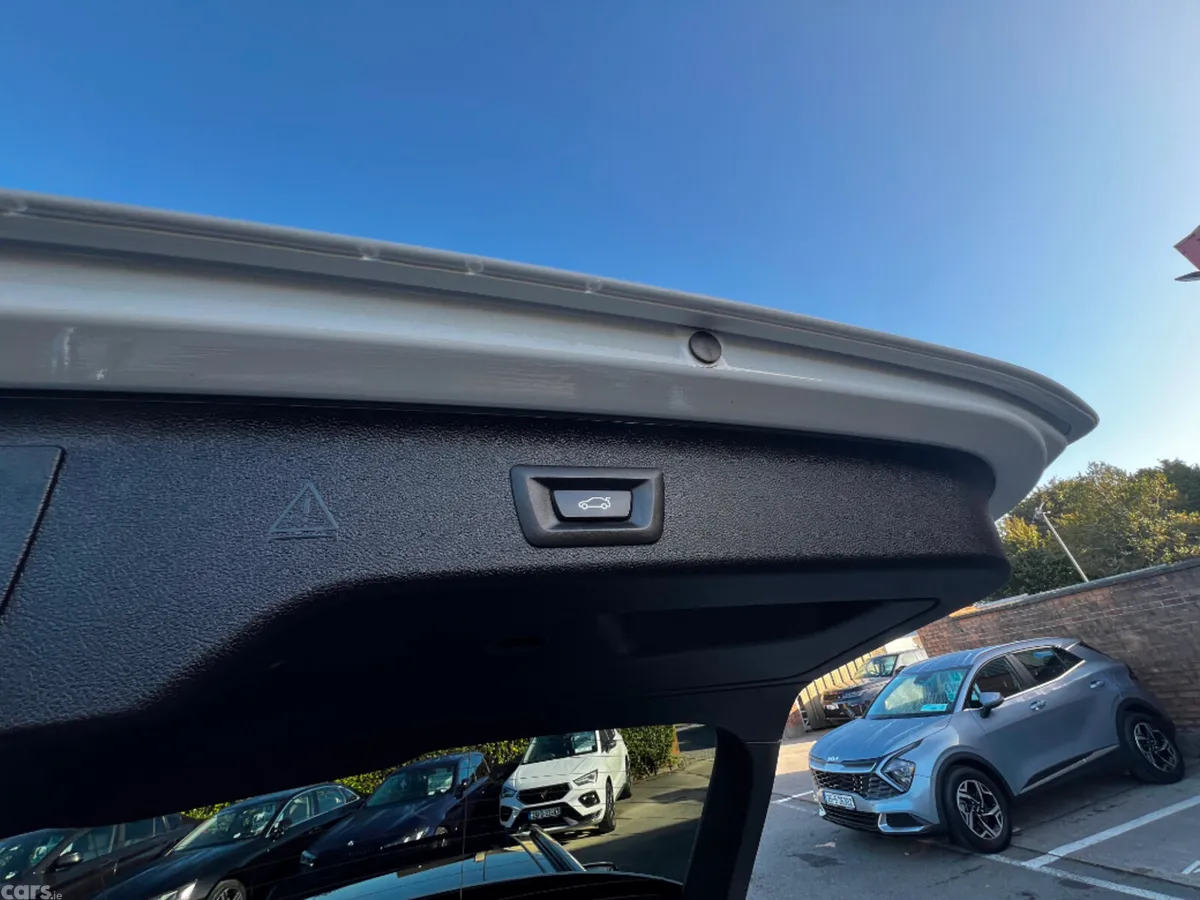 BMW 5-Series Estate, Petrol Plug-in Hybrid, 2021, White