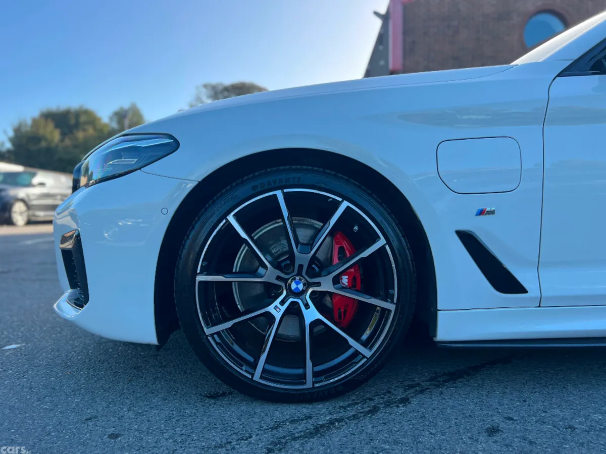 BMW 5-Series Estate, Petrol Plug-in Hybrid, 2021, White