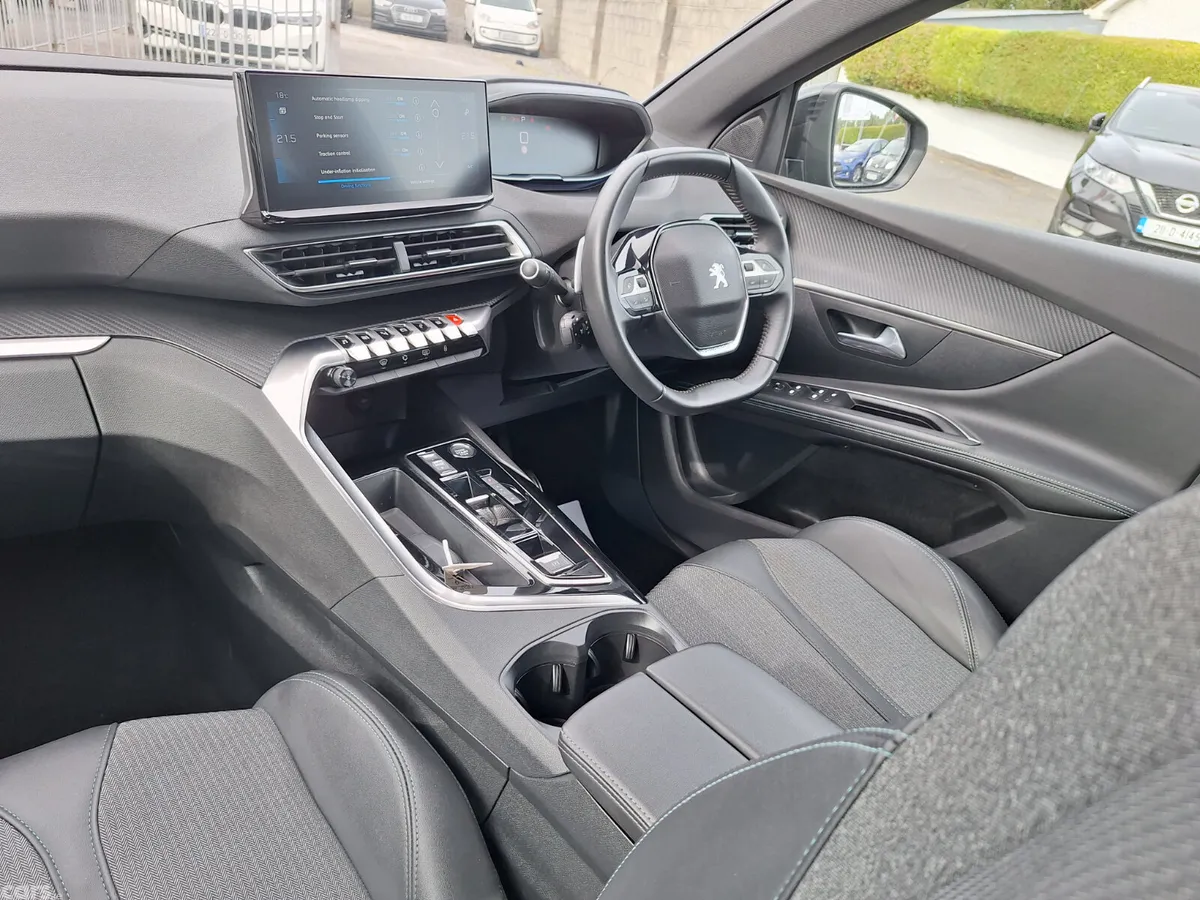 Peugeot 5008 MPV, Diesel, 2024, Black