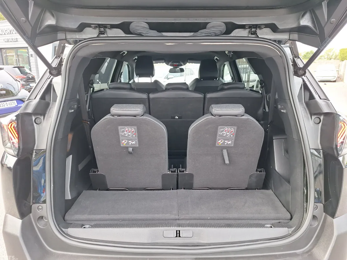 Peugeot 5008 MPV, Diesel, 2024, Black