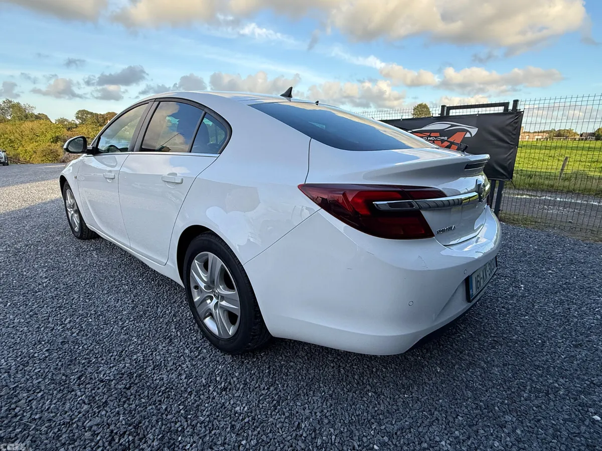 Vauxhall Insignia Hatchback, Diesel, 2016, White