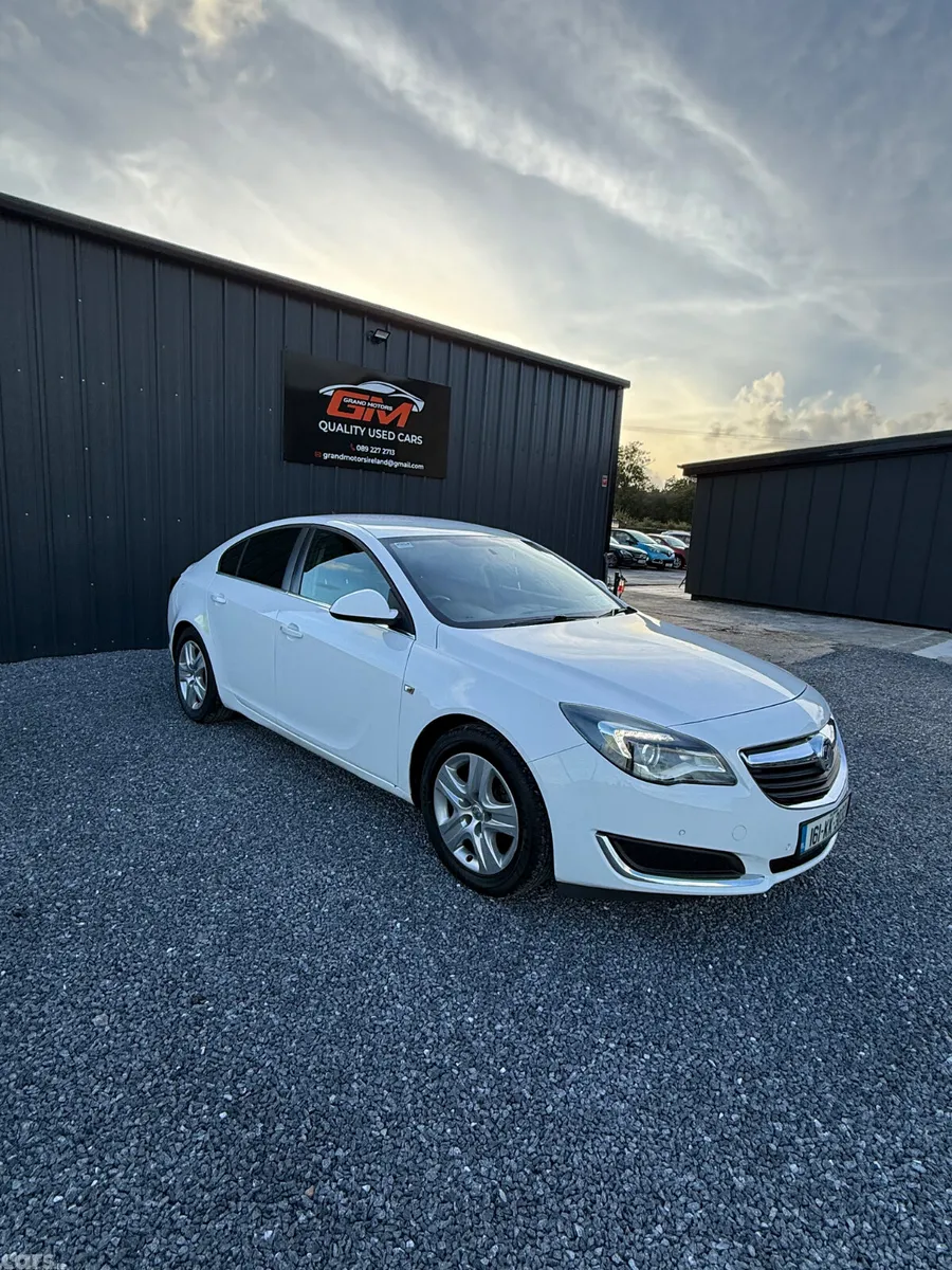 Vauxhall Insignia Hatchback, Diesel, 2016, White