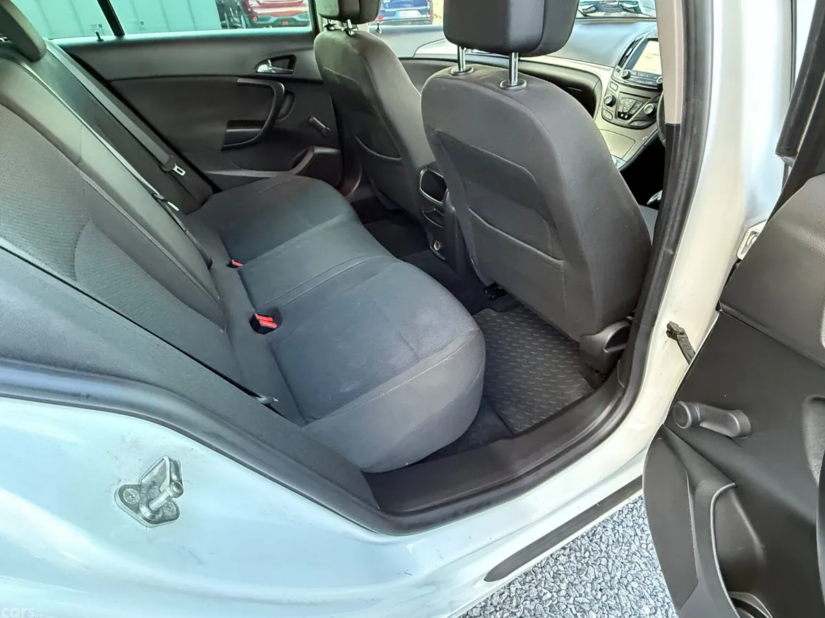 Vauxhall Insignia Hatchback, Diesel, 2016, White