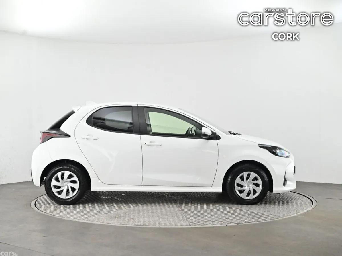 Toyota Yaris Hatchback, Petrol Hybrid, 2023, White