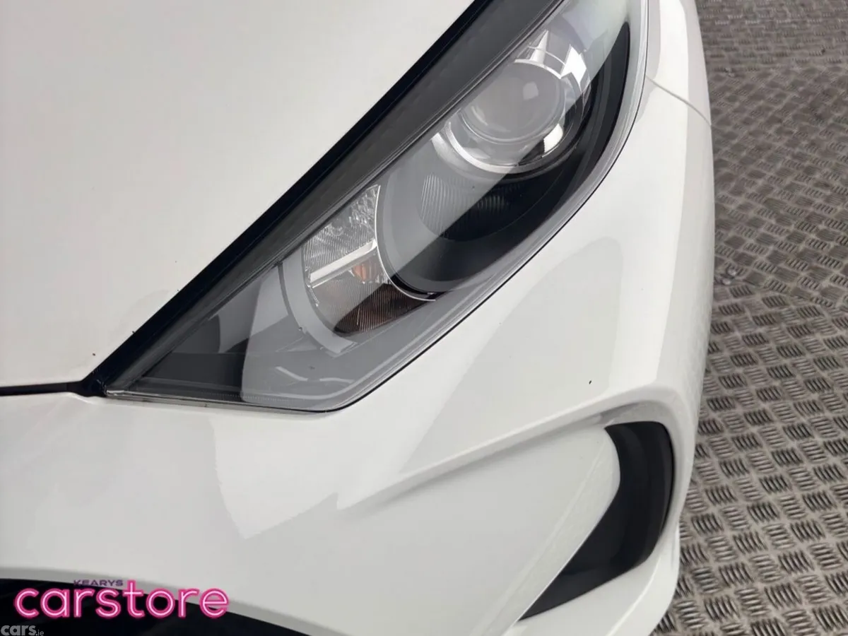 Toyota Yaris Hatchback, Petrol Hybrid, 2023, White