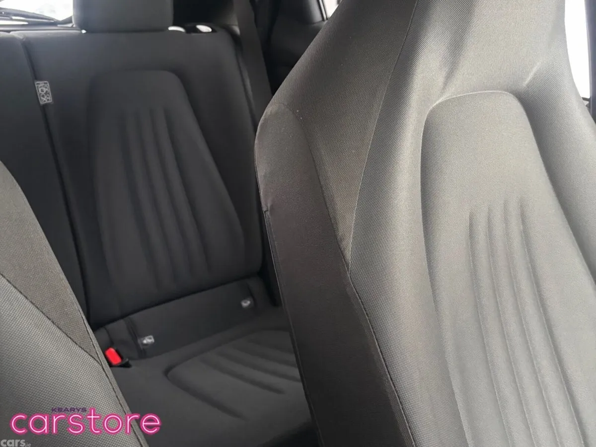 Toyota Yaris Hatchback, Petrol Hybrid, 2023, White