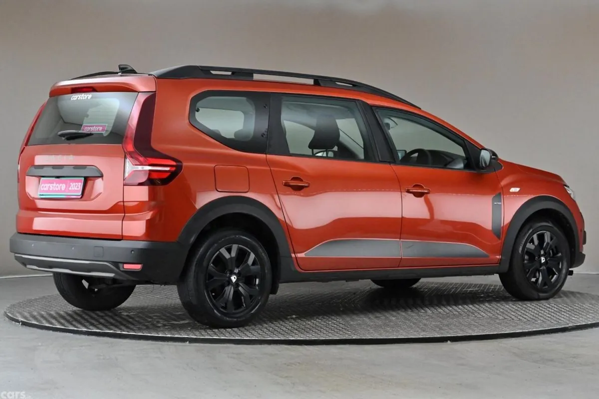 Dacia Jogger MPV, Petrol, 2023, Brown