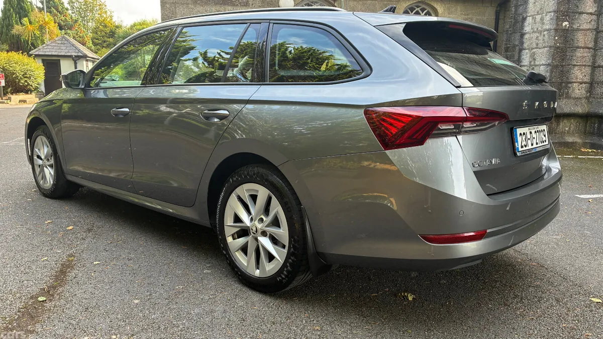 Skoda Octavia Estate, Diesel, 2023, Grey