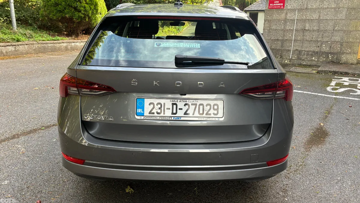 Skoda Octavia Estate, Diesel, 2023, Grey