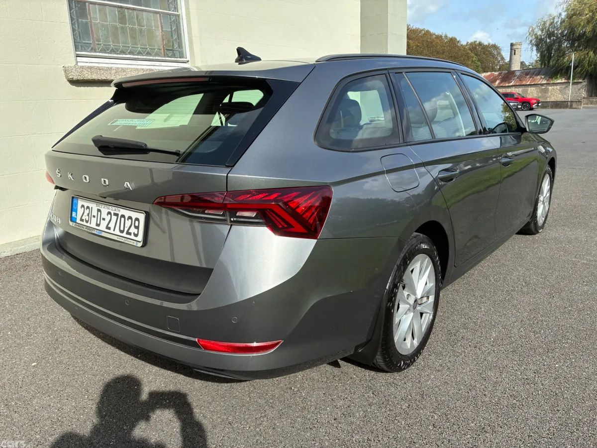 Skoda Octavia Estate, Diesel, 2023, Grey