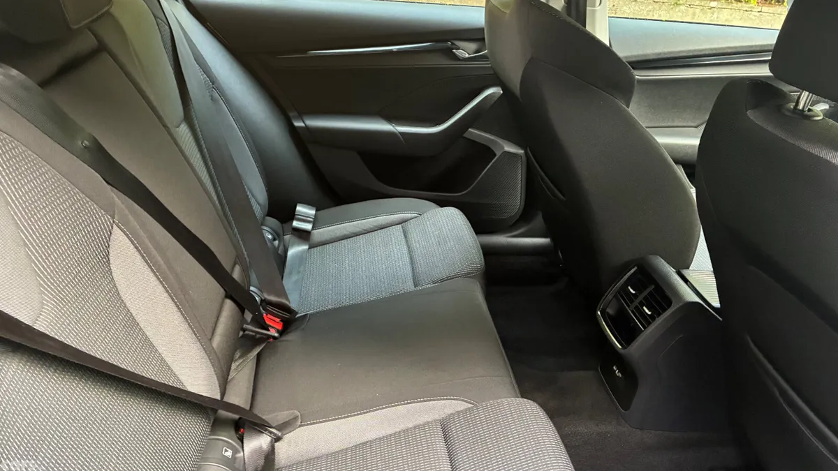 Skoda Octavia Estate, Diesel, 2023, Grey