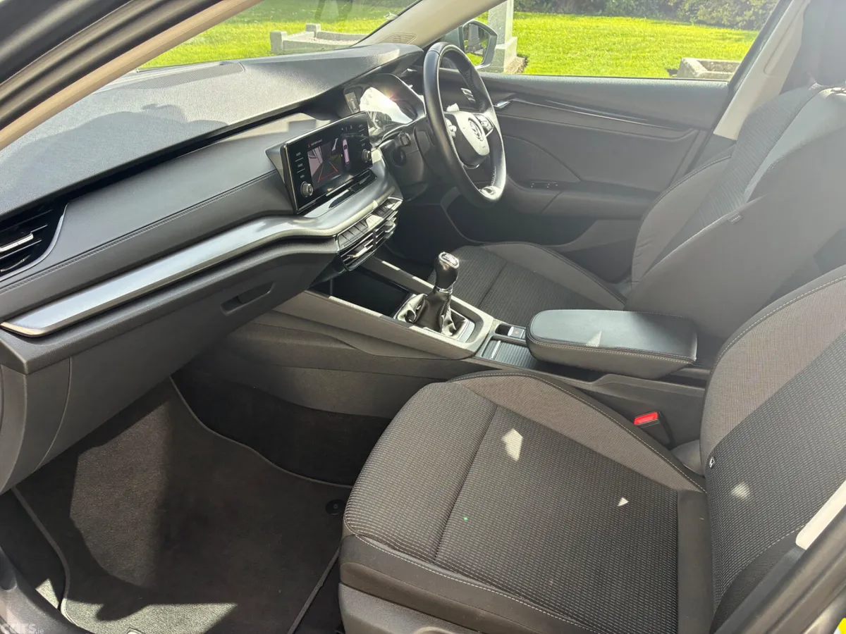Skoda Octavia Estate, Diesel, 2023, Grey