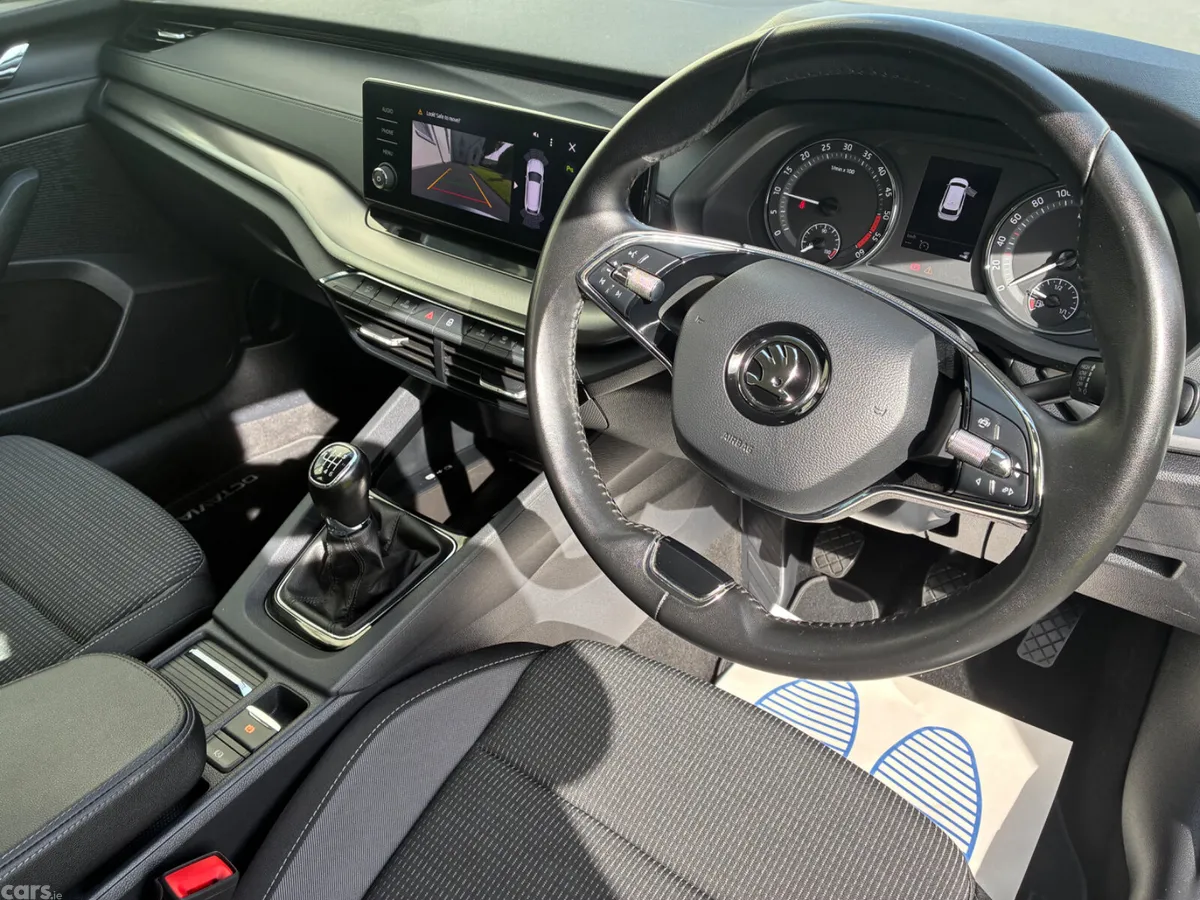 Skoda Octavia Estate, Diesel, 2023, Grey
