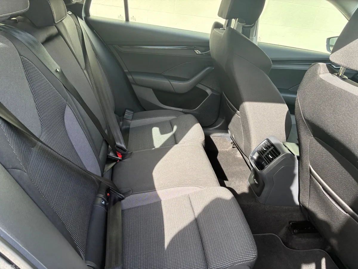 Skoda Octavia Estate, Diesel, 2023, Grey