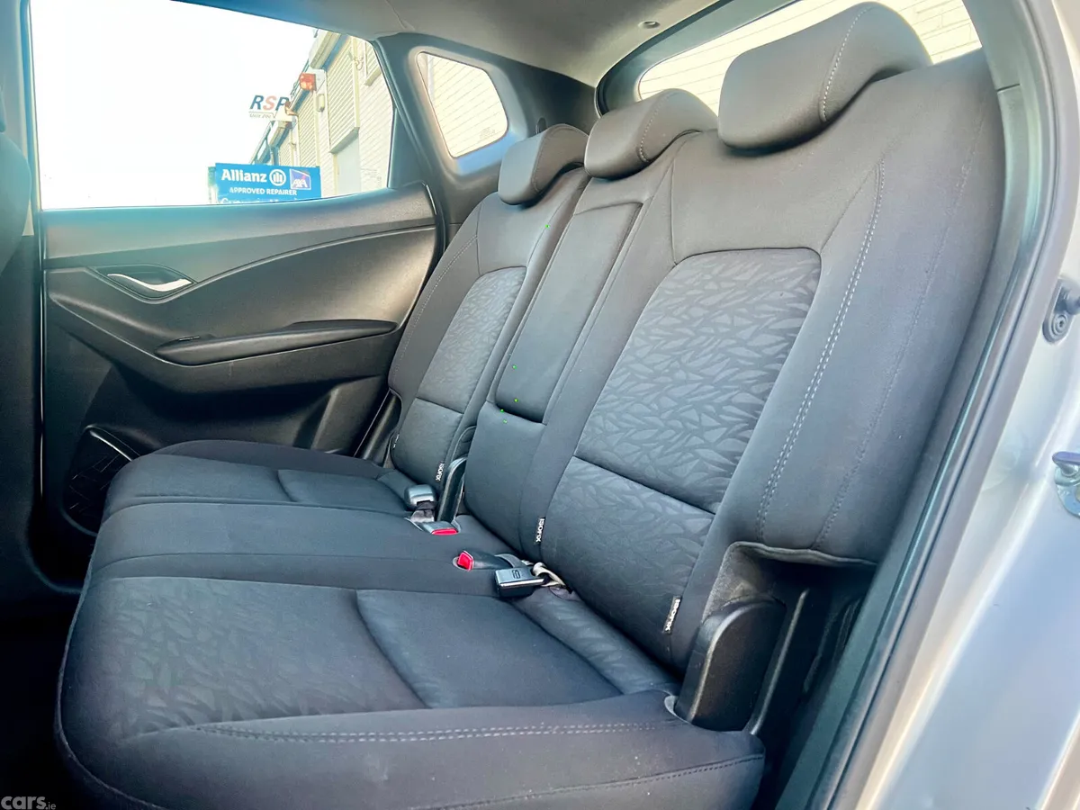Hyundai ix20 MPV, Petrol, 2015, Silver