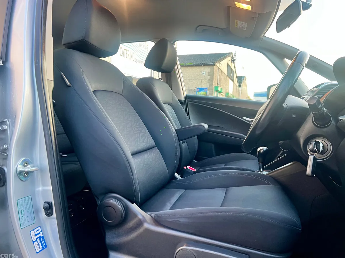 Hyundai ix20 MPV, Petrol, 2015, Silver