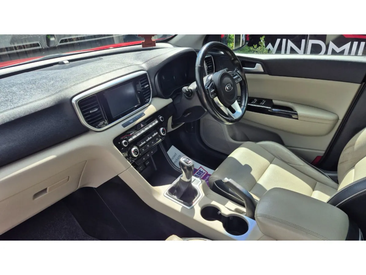 Kia Sportage SUV, Diesel Hybrid, 2020, Red