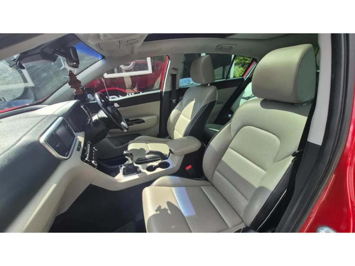 Kia Sportage SUV, Diesel Hybrid, 2020, Red