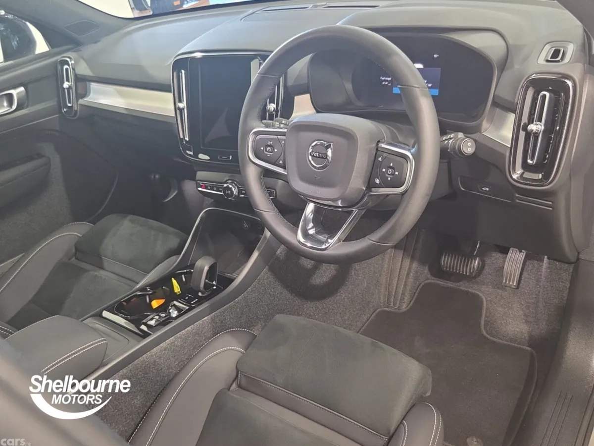Volvo XC40 SUV, Petrol, 2025, Grey