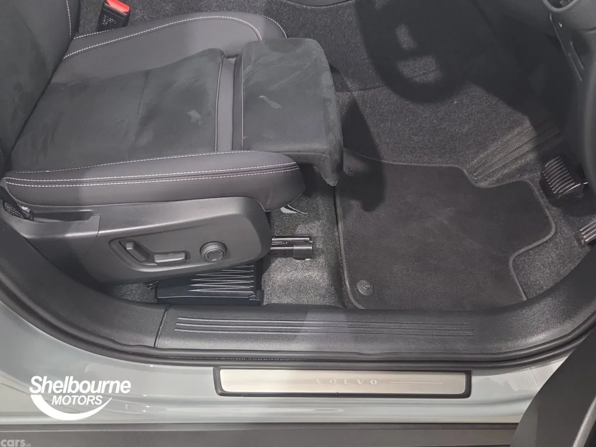 Volvo XC40 SUV, Petrol, 2025, Grey