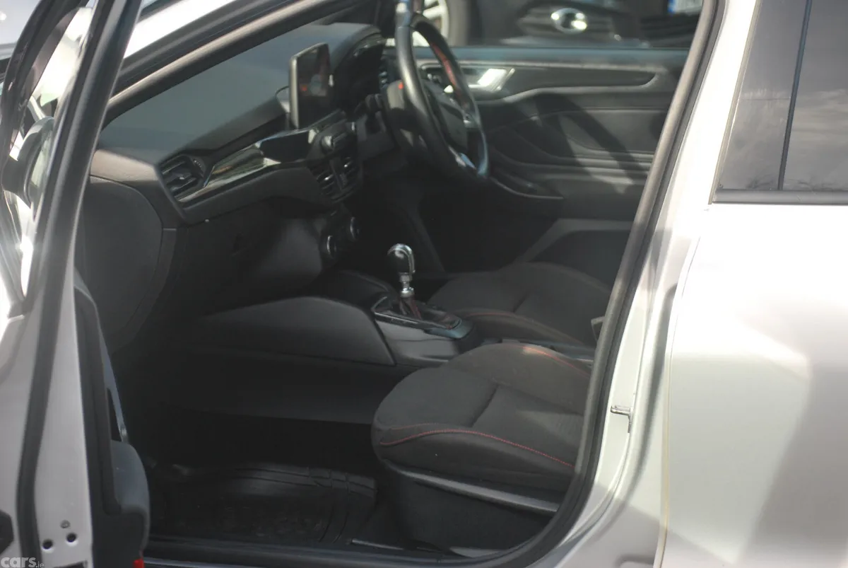 Ford Focus Hatchback, Diesel, 2021, Grey