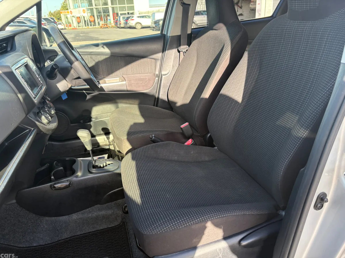 Toyota Yaris Hatchback, Petrol, 2016, Silver