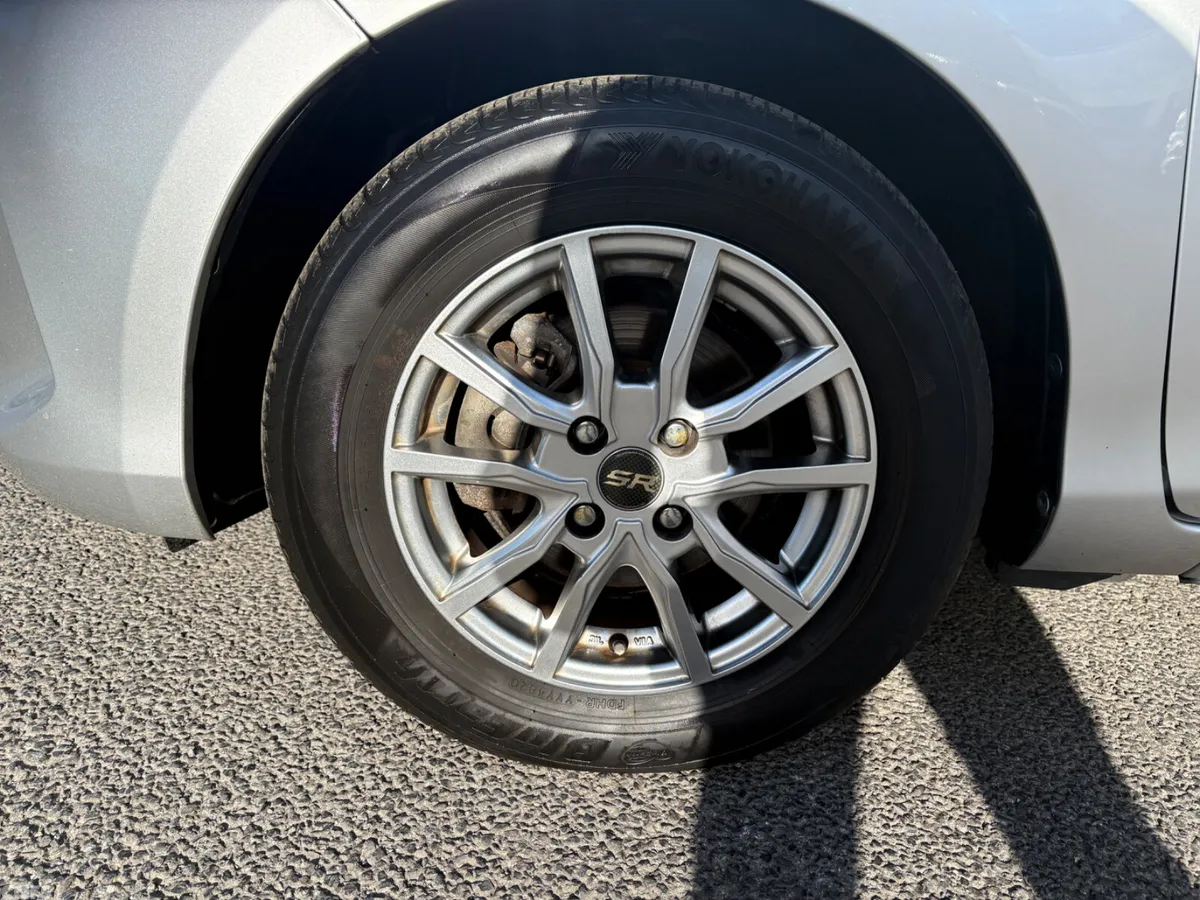Toyota Yaris Hatchback, Petrol, 2016, Silver